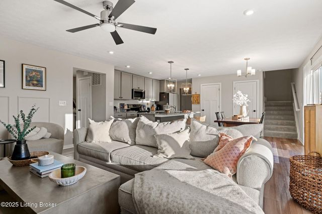 426 Birchwood Dr, Shepherdsville, KY 40165