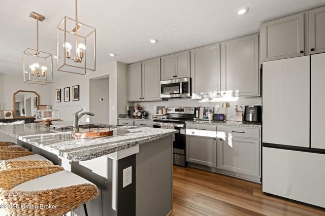 426 Birchwood Dr, Shepherdsville, KY 40165