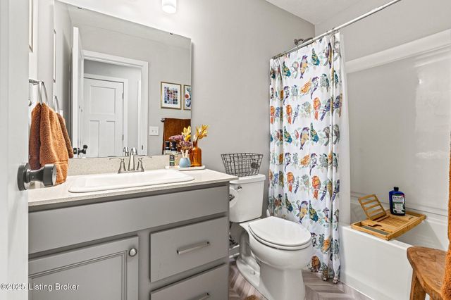 426 Birchwood Dr, Shepherdsville, KY 40165