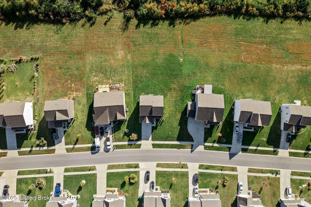 426 Birchwood Dr, Shepherdsville, KY 40165