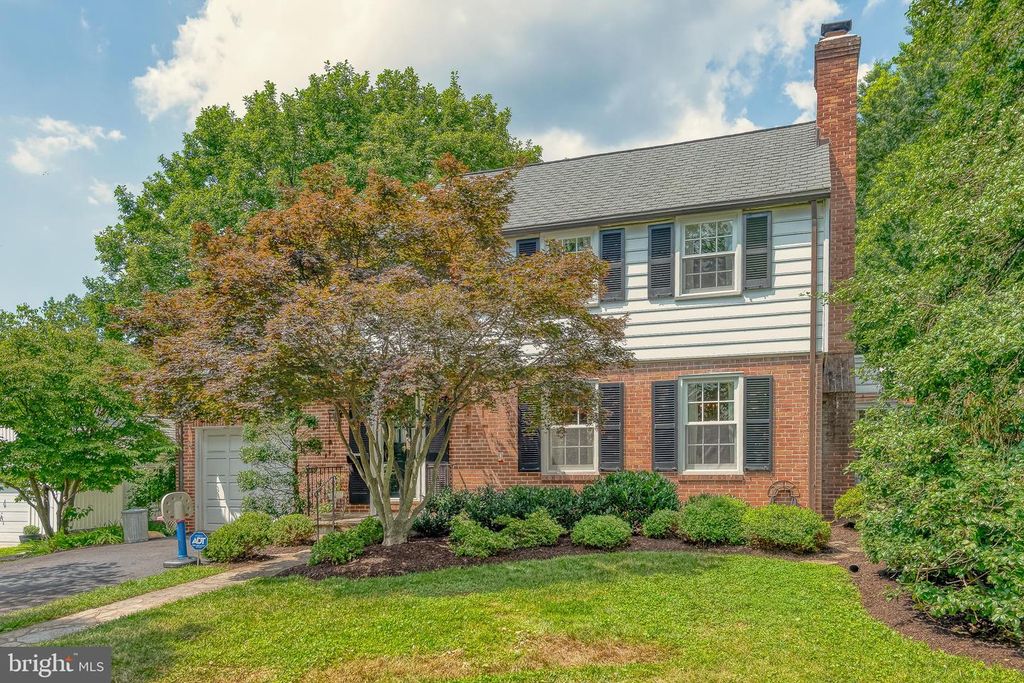 105 LA PAIX LN, Baltimore, MD 21204