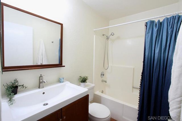 3021 Golden Oak Way, Spring Valley, CA 91978