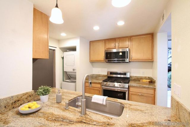 3021 Golden Oak Way, Spring Valley, CA 91978