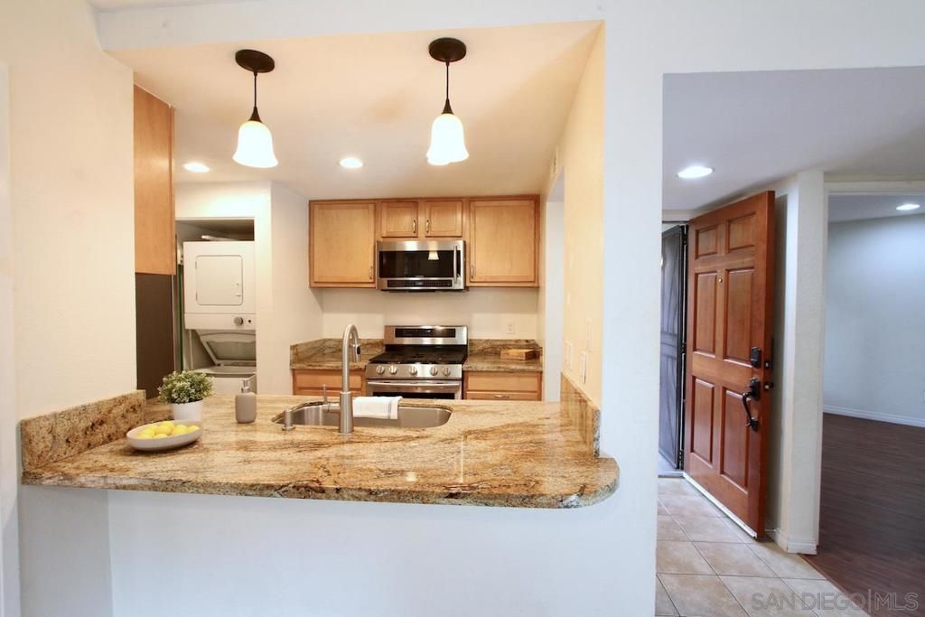 3021 Golden Oak Way, Spring Valley, CA 91978