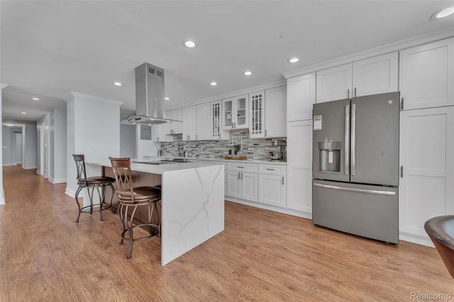 8200 E Jefferson Ave 1610, Detroit, MI 48214