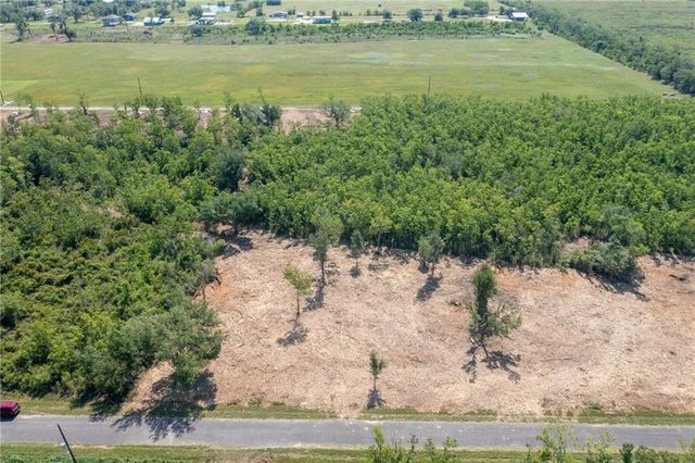 Brister Lane, Lake Charles, LA 70607