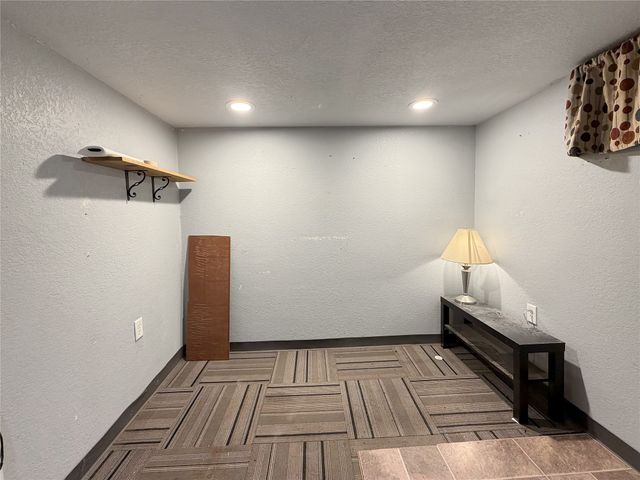 7171 NW 54th Avenue, Urbandale, IA 50322