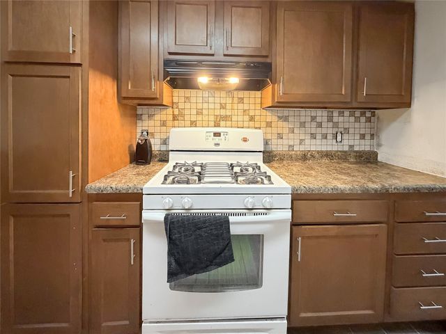7171 NW 54th Avenue, Urbandale, IA 50322