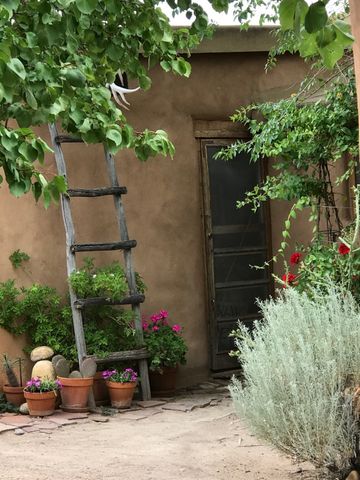 1300 Upper Canyon Road A&B, Santa Fe, NM 87501