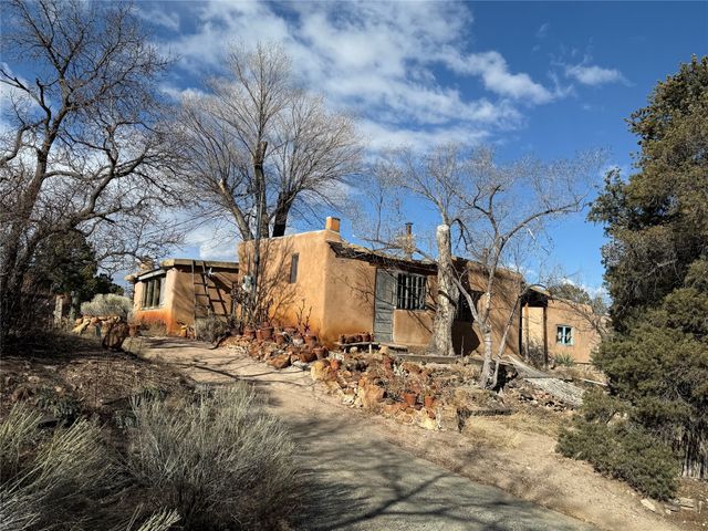 1300 Upper Canyon Road A&B, Santa Fe, NM 87501