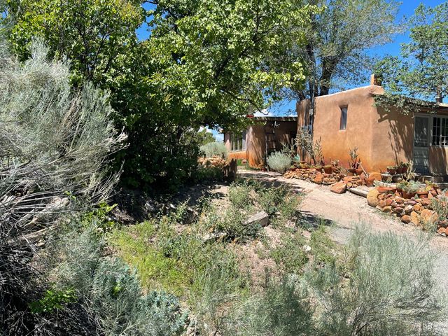 1300 Upper Canyon Road A&B, Santa Fe, NM 87501