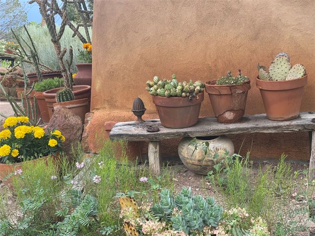 1300 Upper Canyon Road A&B, Santa Fe, NM 87501