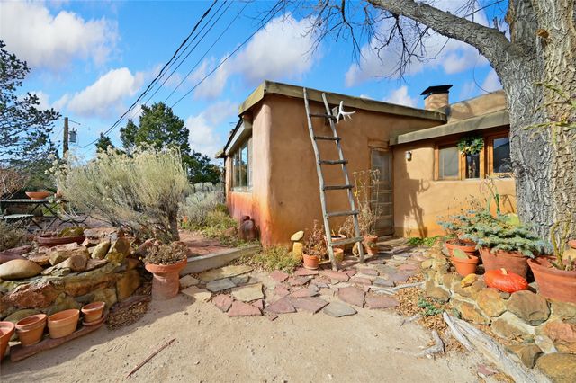 1300 Upper Canyon Road A&B, Santa Fe, NM 87501