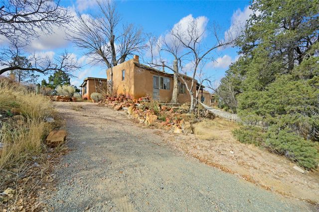 1300 Upper Canyon Road A&B, Santa Fe, NM 87501