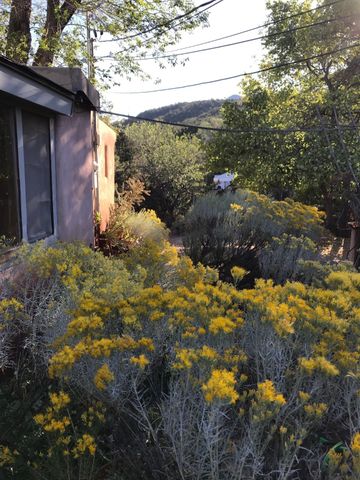 1300 Upper Canyon Road A&B, Santa Fe, NM 87501