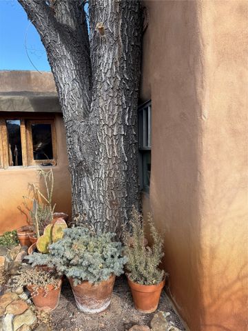 1300 Upper Canyon Road A&B, Santa Fe, NM 87501