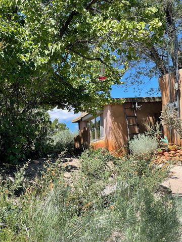 1300 Upper Canyon Road A&B, Santa Fe, NM 87501