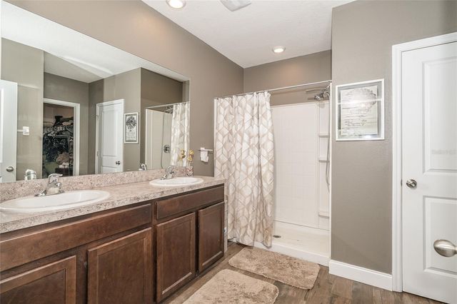 35900 HILLBROOK AVENUE, Zephyrhills, FL 33541