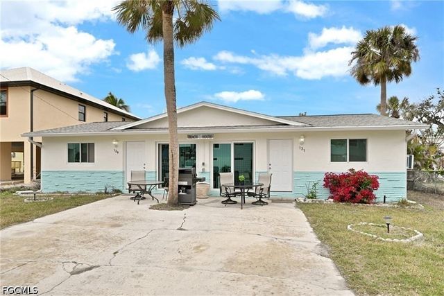 131 Eucalyptus CT, Fort Myers Beach, FL 33931