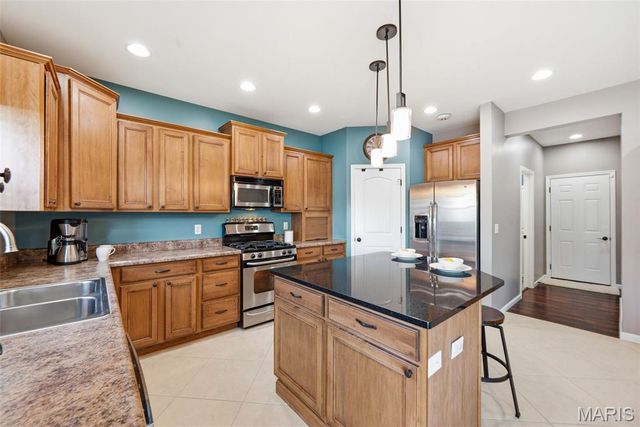 176 Berry Manor Circle, St Peters, MO 63376