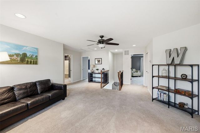 176 Berry Manor Circle, St Peters, MO 63376