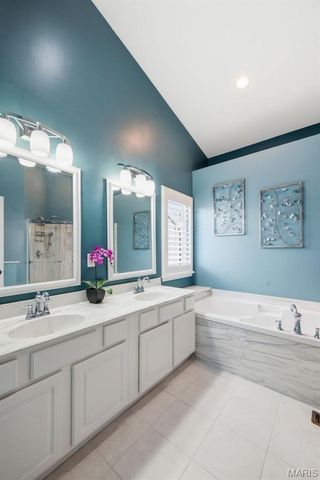 176 Berry Manor Circle, St Peters, MO 63376