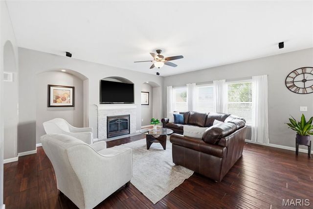 176 Berry Manor Circle, St Peters, MO 63376