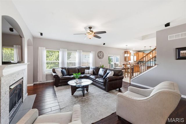 176 Berry Manor Circle, St Peters, MO 63376