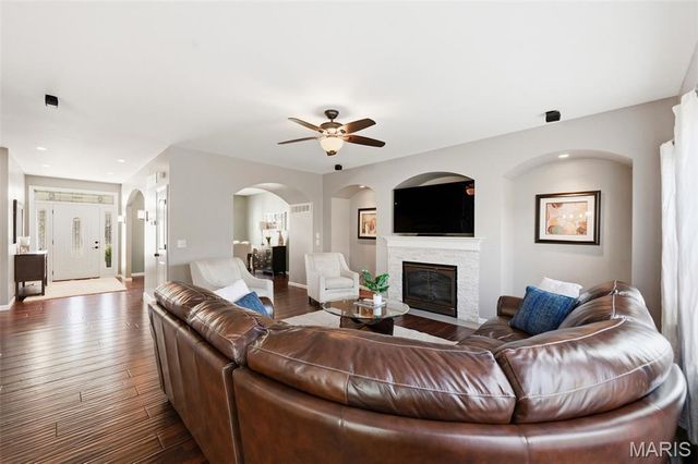 176 Berry Manor Circle, St Peters, MO 63376