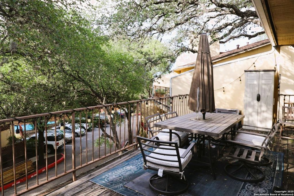 8642 Fredericksburg Rd Apt 402, San Antonio, TX 78240