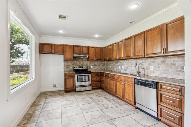 3811 Walker Street, Houston, TX 77023