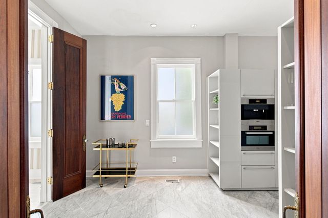 6 Rutledge Avenue, Charleston, SC 29401