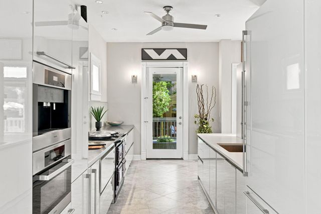 6 Rutledge Avenue, Charleston, SC 29401