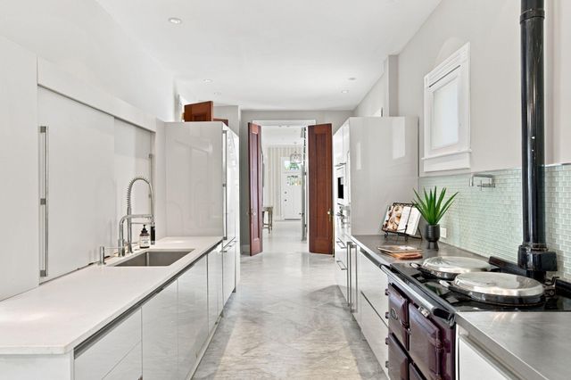 6 Rutledge Avenue, Charleston, SC 29401