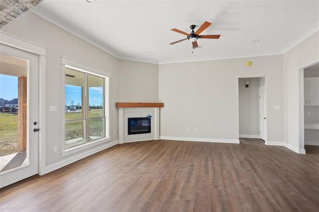 5873 N Crescent Drive, Iowa, LA 70647