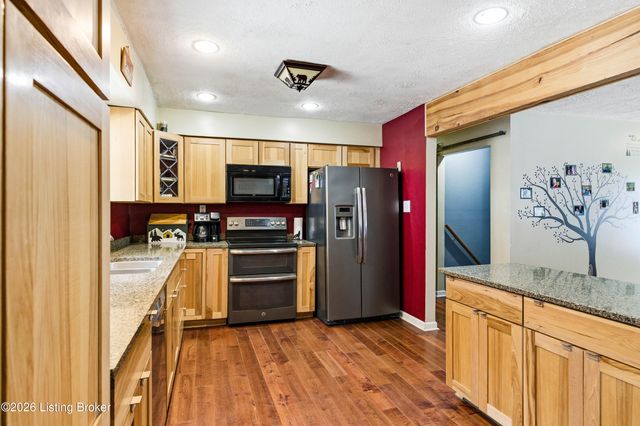 150 Downs Ln, Shepherdsville, KY 40165