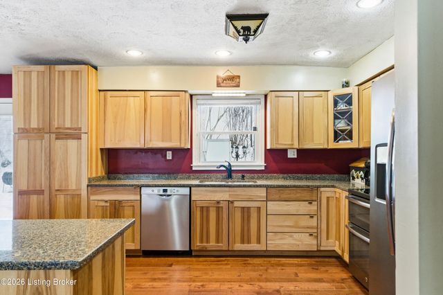 150 Downs Ln, Shepherdsville, KY 40165