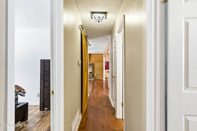 150 Downs Ln, Shepherdsville, KY 40165