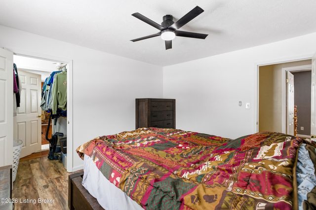 150 Downs Ln, Shepherdsville, KY 40165