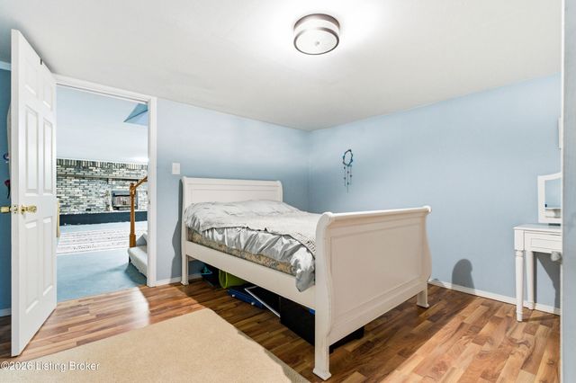 150 Downs Ln, Shepherdsville, KY 40165