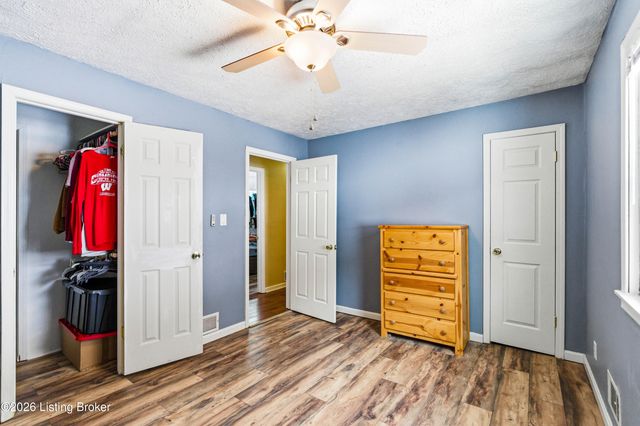 150 Downs Ln, Shepherdsville, KY 40165