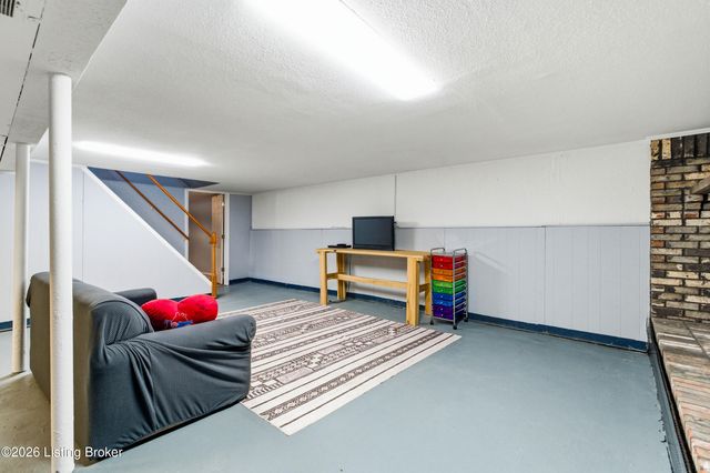 150 Downs Ln, Shepherdsville, KY 40165