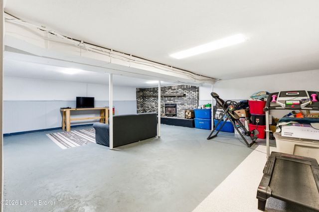 150 Downs Ln, Shepherdsville, KY 40165