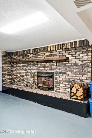 150 Downs Ln, Shepherdsville, KY 40165