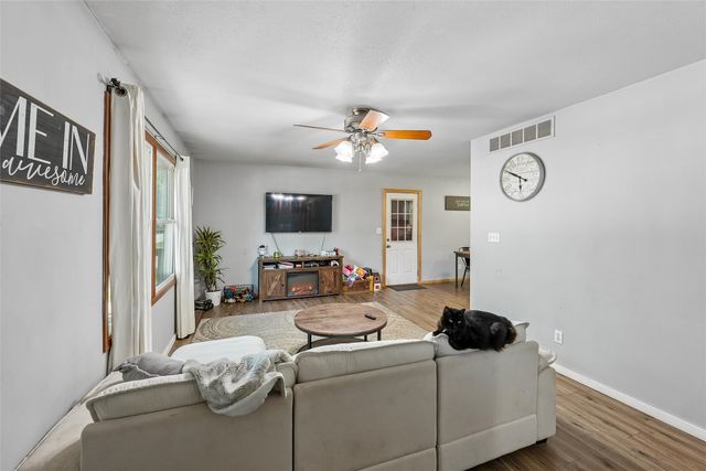 713 Pearl Street, Cambridge, IA 50046