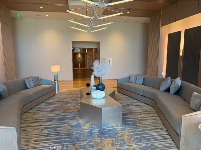877 Francisco 2102, Los Angeles, CA 90017