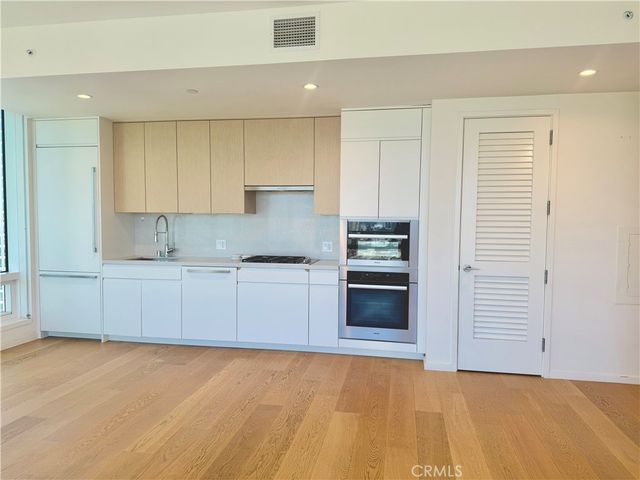 877 Francisco 2102, Los Angeles, CA 90017