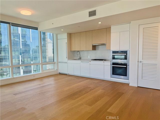 877 Francisco 2102, Los Angeles, CA 90017