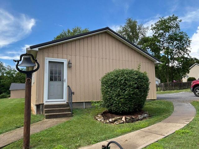 411 E 2nd Street, Perryville, KY 40468
