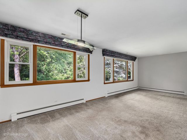 102 Hill Street, Roselle, IL 60172